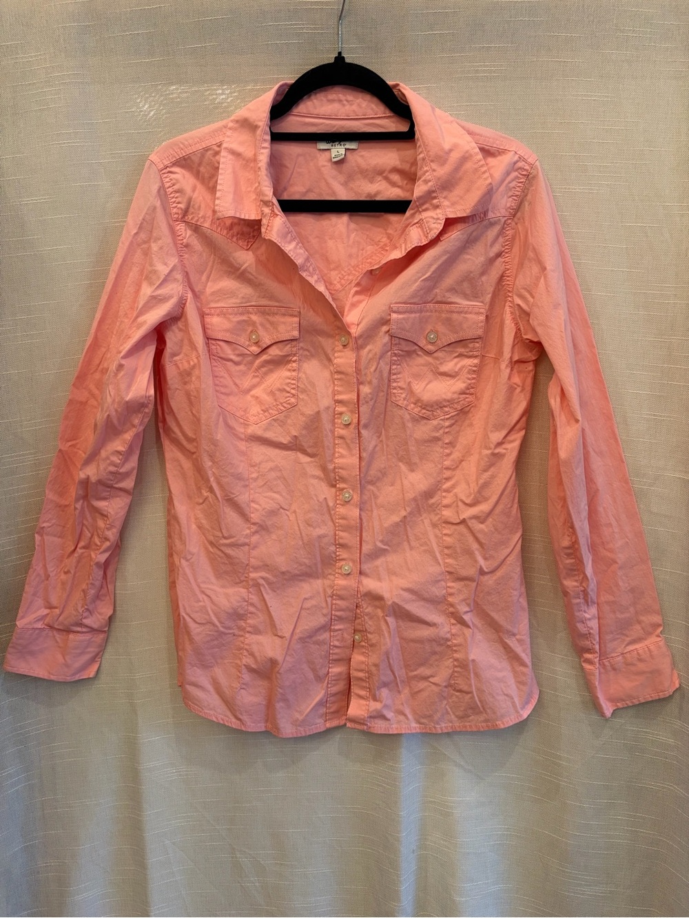 Wrangler Retro 100% Cotton Button-Front Women's Shirt with Chest Pockets Coral
